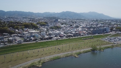 遠賀川上空から見る中間市
